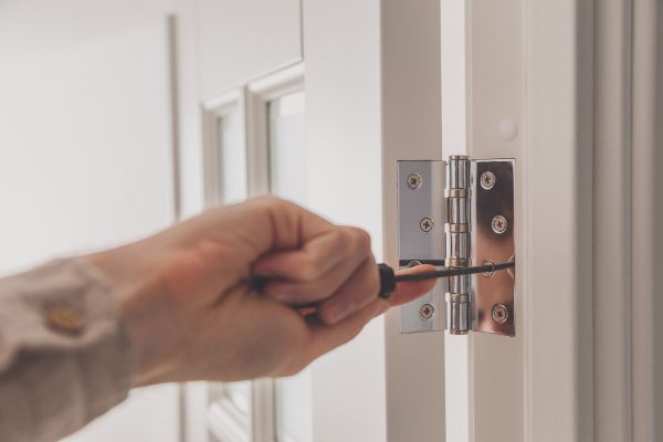 Hinge Repair in Ringgold