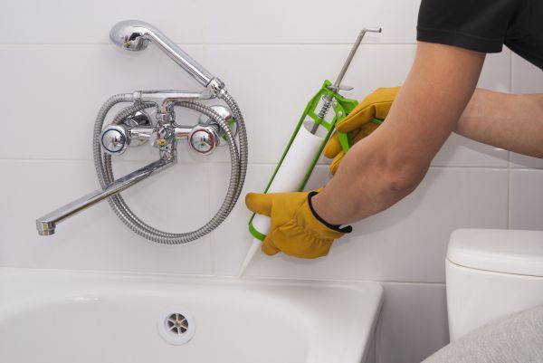 Bathtub Caulking in Ringgold